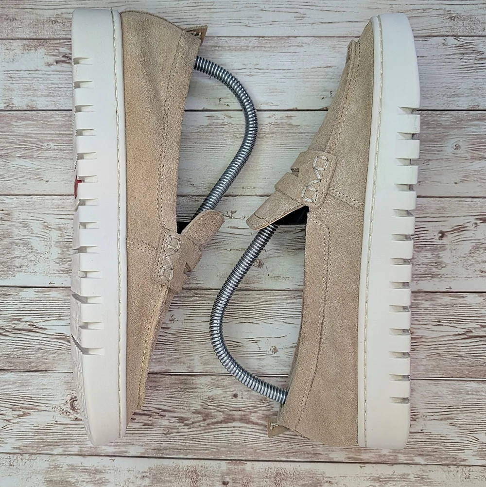 Vionic these shoes